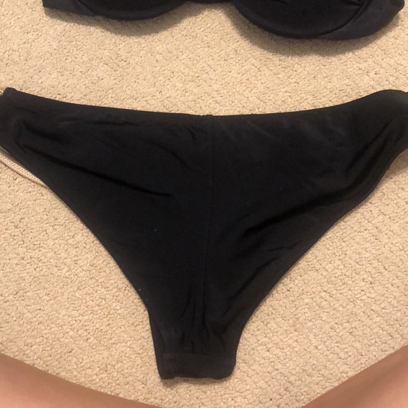 Push up black and gold bikini - Picture 3 of 4